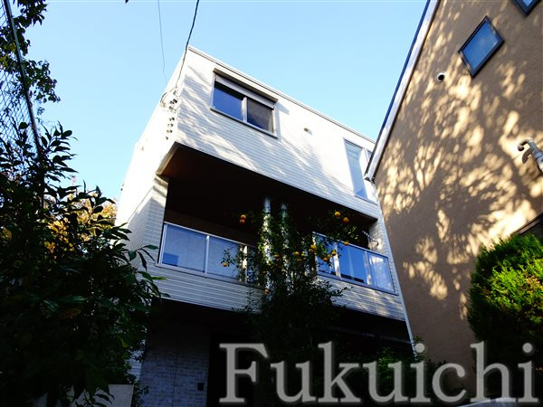 目黒区中目黒3丁目戸建ての外観