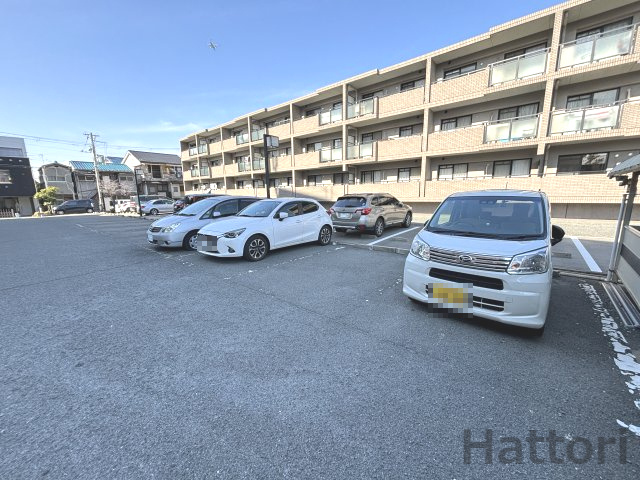 メゾン稲津の駐車場