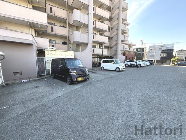 メゾン稲津の駐車場