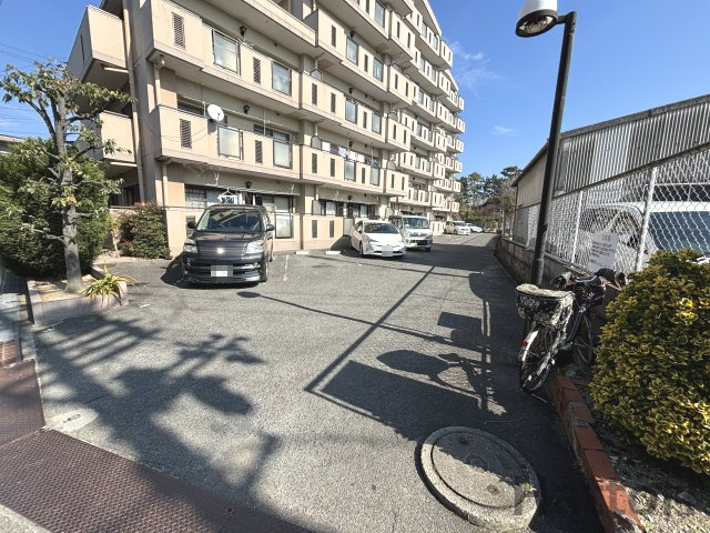 メゾン稲津の駐車場