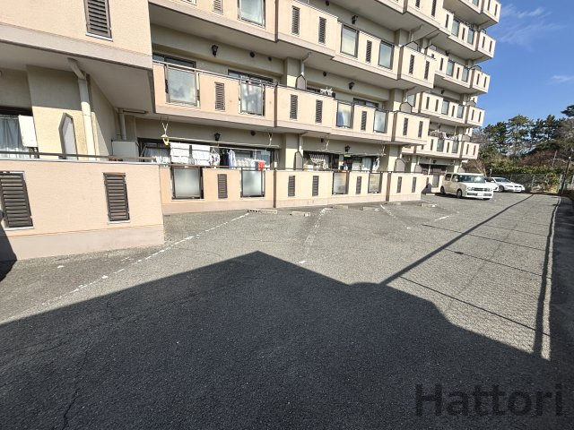 メゾン稲津の駐車場