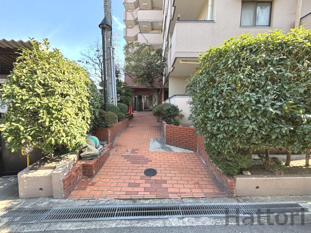 メゾン稲津のエントランス