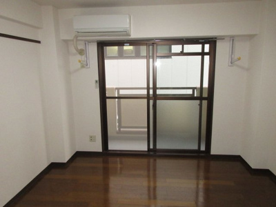 【洋室】 | サクセスハイム清水 | 別号室の写真になります。現況優先。