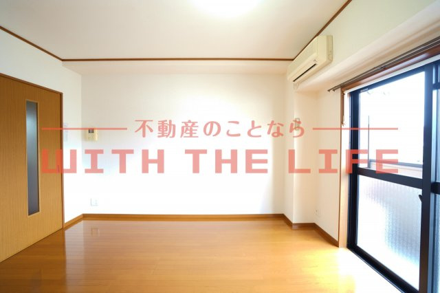 ルーチェクール花畑【キャッシュバック対象物件】の居間・リビング|ゆったり過ごせるリビングです