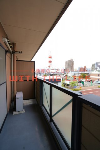 ルーチェクール花畑【キャッシュバック対象物件】のバルコニー|バルコニーからの眺めを楽しみながら食事をしませんか