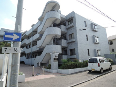 【外観】 | コスモ鶴見白幡公園 | 総戸数43戸、1986年7月築、管理人は日勤勤務につき管理体制良好です♪