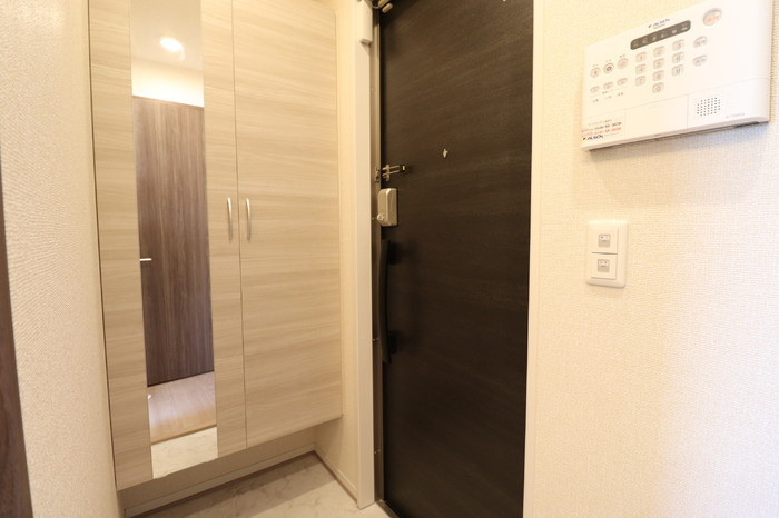 ピュアハイム大倉山の玄関