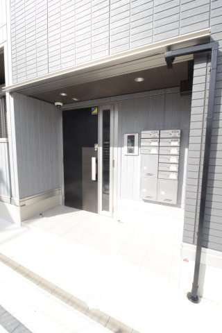 ピュアハイム大倉山のエントランス