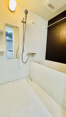 【浴室】 | JESUS SQUAREなんば | コンパクトで使いやすいお風呂です