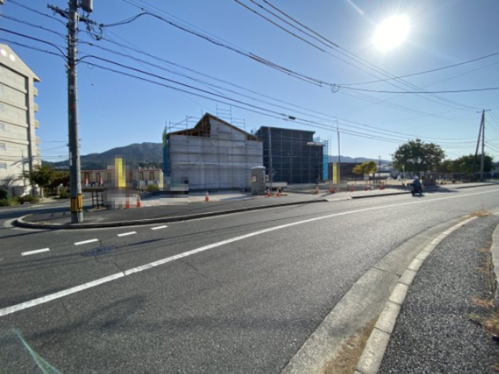 新築戸建　高取北1丁目（Ｄ／Ｄ）の前面道路含む現地写真