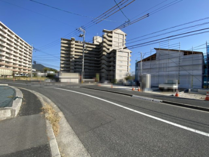 新築戸建　高取北1丁目（Ｄ／Ｄ）の前面道路含む現地写真