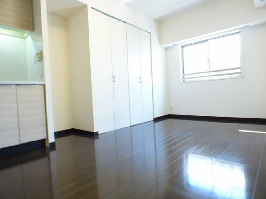 ドルチェ東京府中2番館の居間・リビング