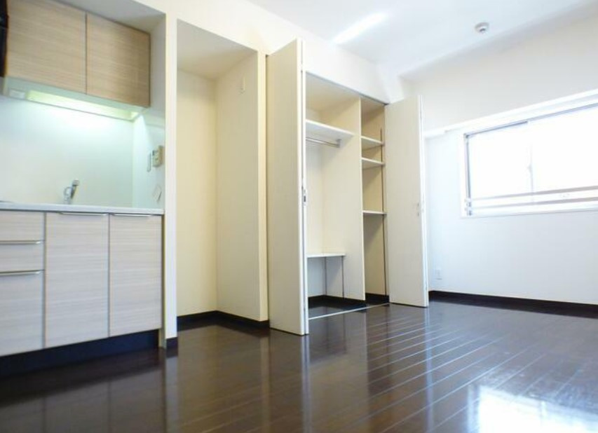 ドルチェ東京府中2番館の居間・リビング