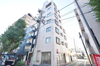 【外観】 | 手入れの行き届いた外壁やエントランスなど、「見ればわかる」レベルで清潔感を保ったマンションです。築年数を感じさせない姿で皆様をお出迎えします。～即日のご見学可能～　お問合せはお気軽にどうぞ。