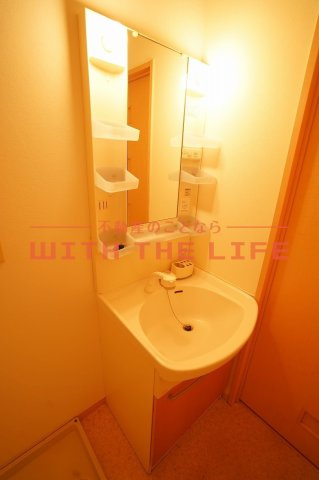 ラヴィーンコート【10,000円キャッシュバック対象物件】の独立洗面台|ゆったりとスペースのある洗面所