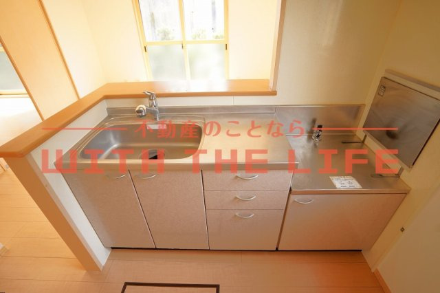ラヴィーンコート【10,000円キャッシュバック対象物件】のキッチン|コンパクトなキッチンで掃除もラクラク