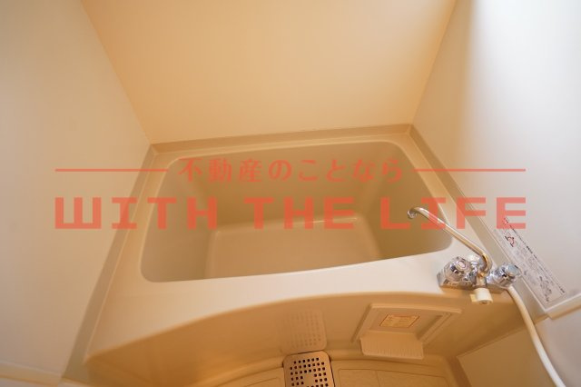 ラヴィーンコート【10,000円キャッシュバック対象物件】の浴室|落ち着いた空間のお風呂です