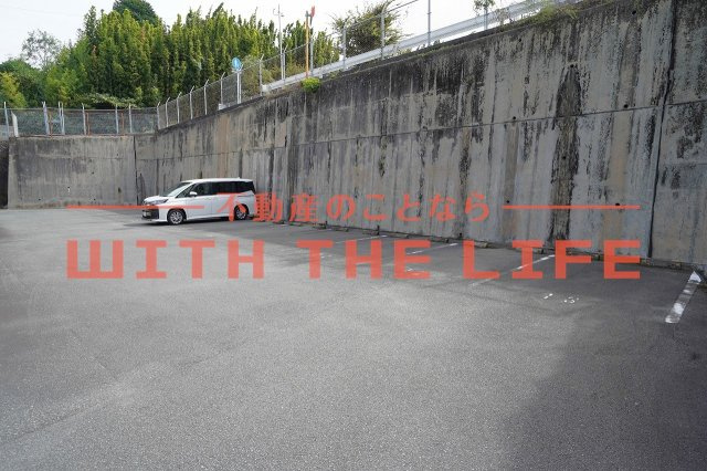 ラヴィーンコート【10,000円キャッシュバック対象物件】の駐車場|駐車場に車を止められます