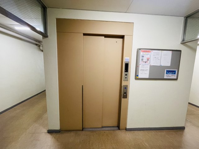 嵯峨天竜寺ハイツのエントランス