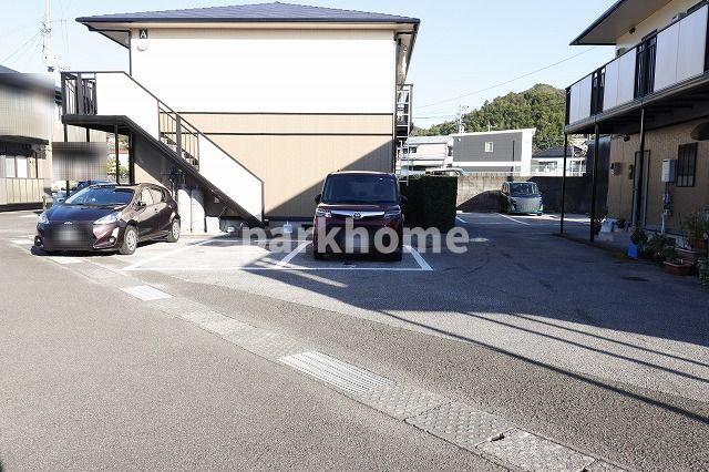 ウイング神田A棟の駐車場|車をお持ちの方に嬉しい駐車場付きの物件です