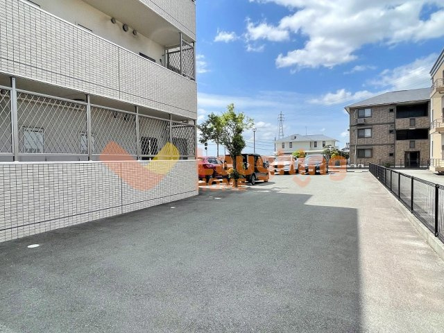 ブランシュールの駐車場