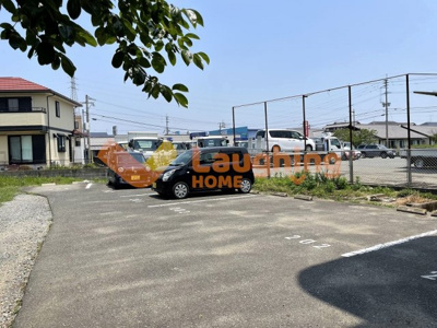 【駐車場】 | サンフィールドⅡ | 駐車場に車を止められます