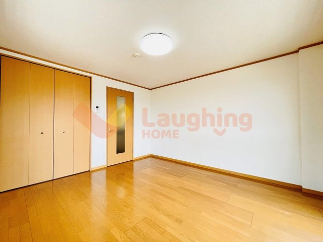 サンフィールドⅡの居間・リビング|こちらの居間で趣味の時間をお楽しみください