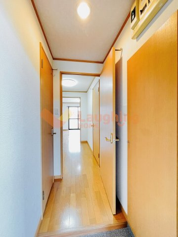 サンフィールドⅡの玄関|明るい玄関です