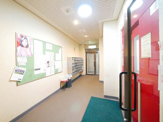 マインズビルメゾンドール奈良のエントランス|毎日通るエントランスはこのようになっています