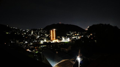 【展望】 | 【上質リノベ】藤和ハイタウン牛田 | 【Night View】
物件からの夜の景色は、隠れ夜景スポットのよう。
お仕事から疲れて帰ってきて、この夜景を楽しめるのも
この立地ならでは。
もう少し早い時間のサンセット夜景もキレイかも。