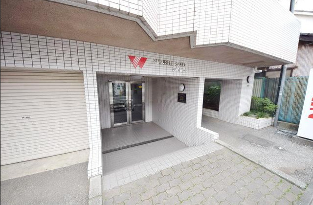 足立区関原２丁目の賃貸マンションのエントランス