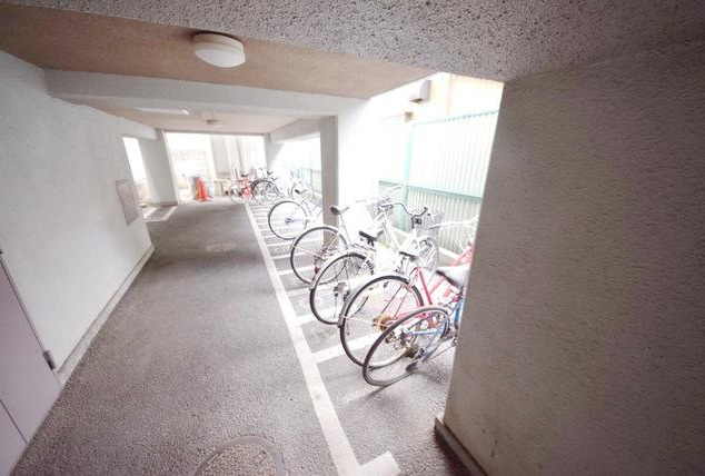 足立区関原２丁目の賃貸マンションのロビー