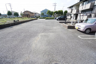 【駐車場】