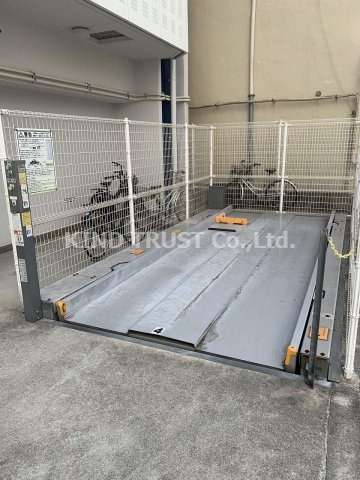 プレサンスNEO中之島公園の駐車場|カースペースがあります