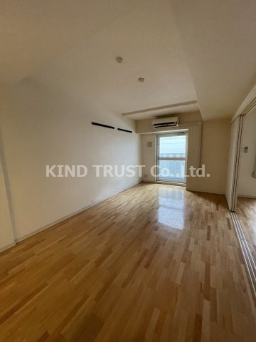 プレサンスNEO中之島公園の居間・リビング|こちらの居間で趣味の時間をお楽しみください