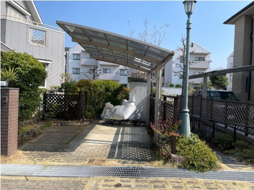 枚方市北山1丁目　中古一戸建ての駐車場