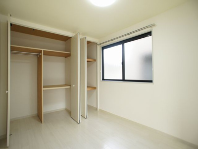 【収納】 | ラフォーレ・アバンセA | 充実収納付きの北側洋間です♪