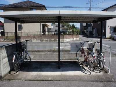 【その他共用部分】 | ラフォーレ・アバンセA | 屋根付きの駐輪場があります♪