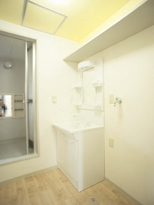 【独立洗面台】 | ラフォーレ・アバンセA | 洗髪洗面化粧台と洗濯機置き場があります♪