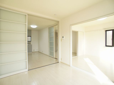 【居間・リビング】 | ラフォーレ・アバンセA | オープンにすると広くなります♪