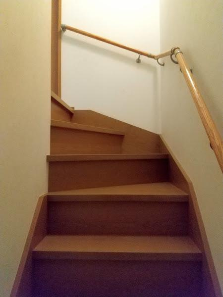 南野口町　中古一戸建ての内装|階段
