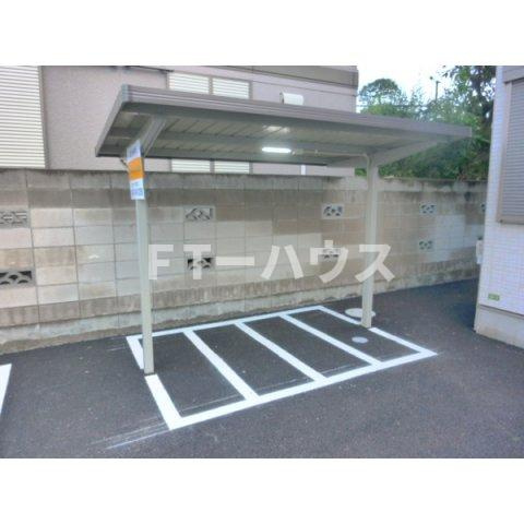 プレステージ五番館の駐車場