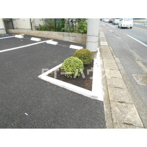 プレステージ五番館の駐車場