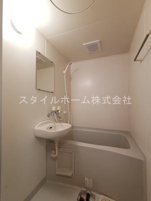 【浴室】 | Pine　Well駅前　B棟