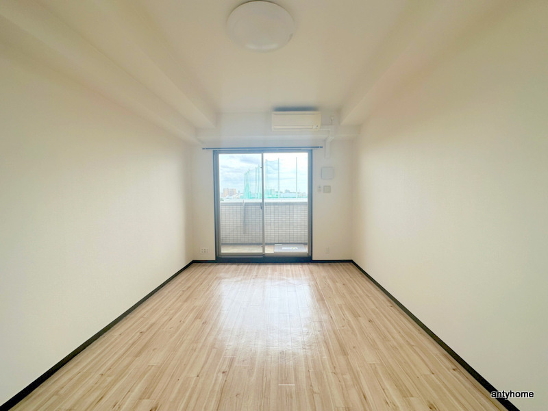 プレジオ江坂　仲介手数料無料の居間・リビング