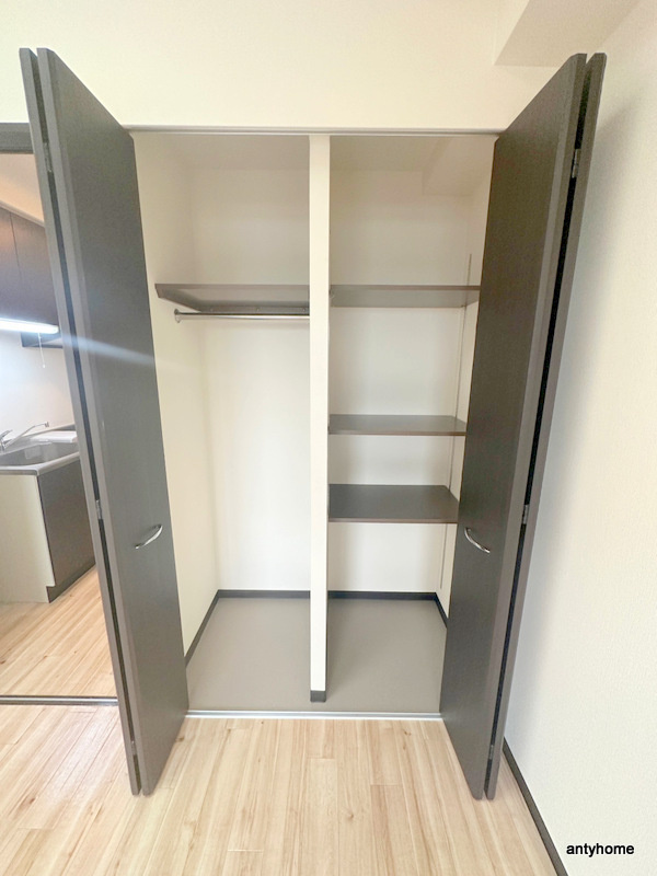 プレジオ江坂　仲介手数料無料の収納