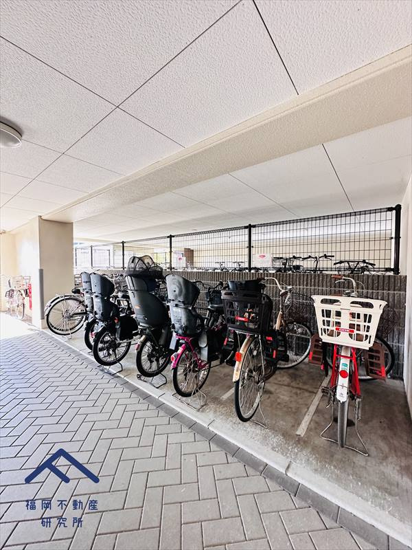 エイリックスタイルアバンス井尻の駐車場