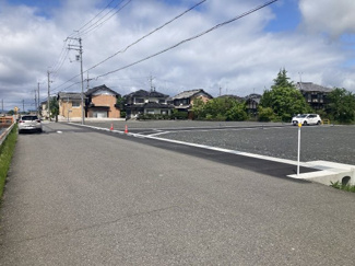 【前面道路含む現地写真】