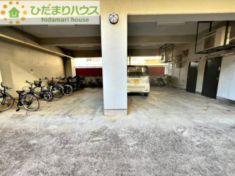 エスカイア上尾の駐車場