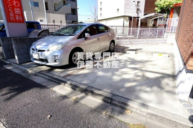 belle ville Hiranakaの駐車場